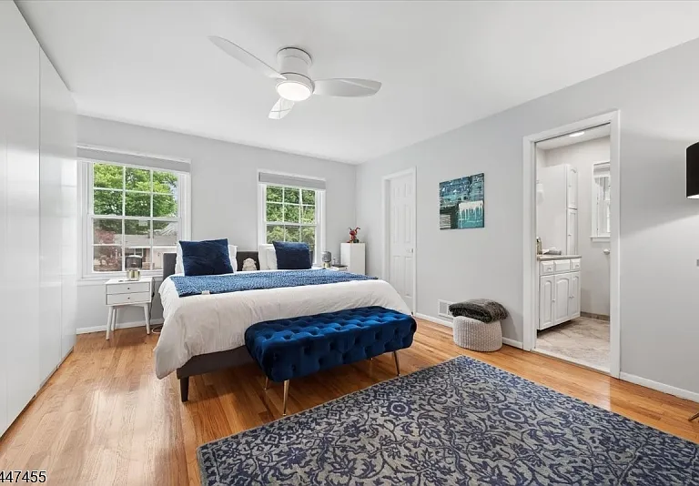 135 Commonwealth Ave — Photo 24