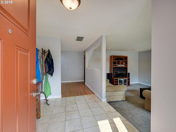4th image of 1012 NE 98th Ave