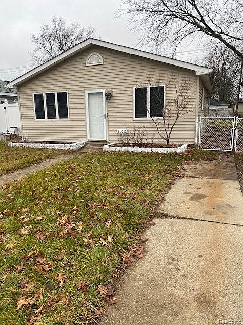 1st image of 34942 Donnelly St