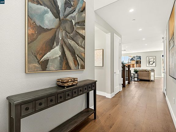 3rd image of 2250 Vandeleur Dr