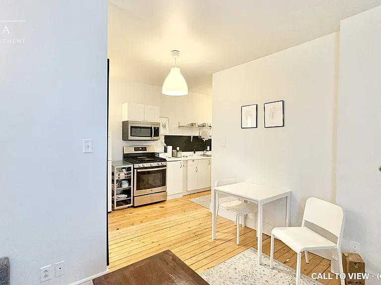 208 Clarence St #2 — Photo 3