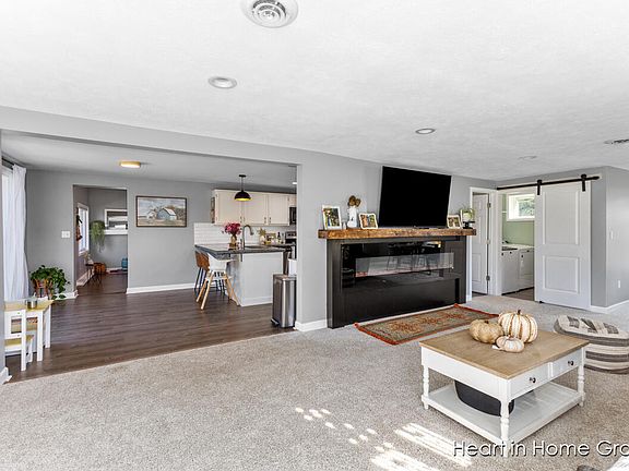 5th image of 16096 Apple Ave