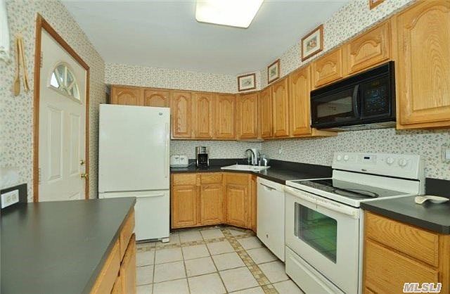 1st image of 572 Bernard St