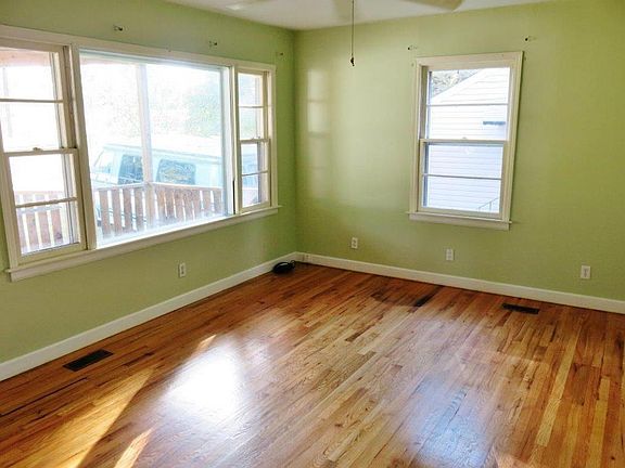2nd image of 2111 McClung Ave