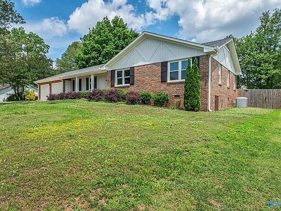 2nd image of 910 Lark Cir