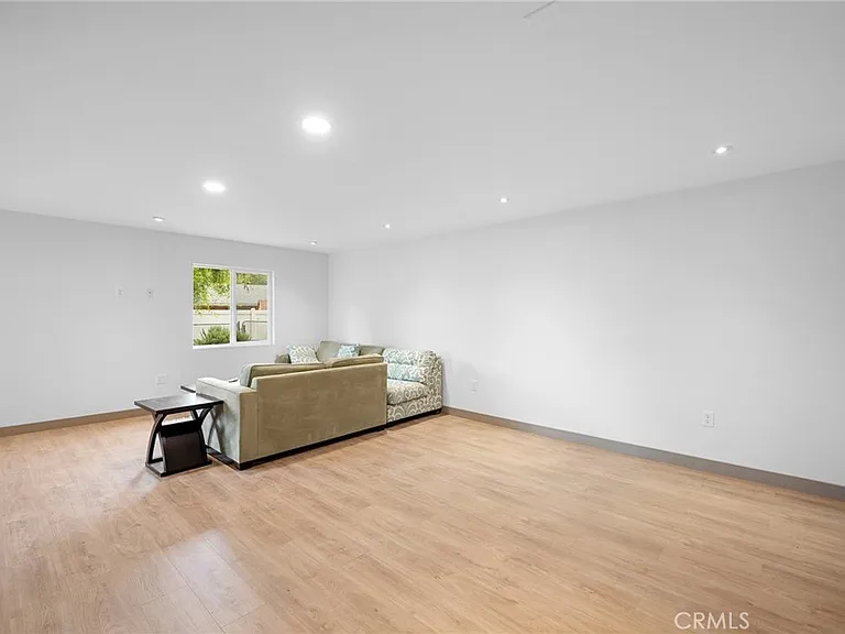 10377 McBroom St #B — Photo 8
