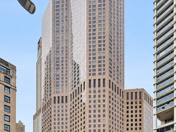950 N Michigan Ave APT 3802, Chicago, IL 60611