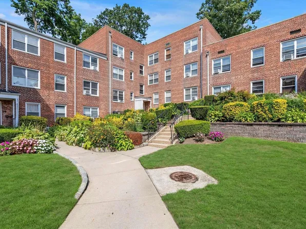 16 Edwards Street #3F, Roslyn Heights, NY 11577