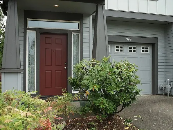 999 SE Sacha Pl, Hillsboro, OR 97123