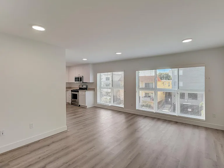 The Kingsley Diplomat Apartments — Photo 23