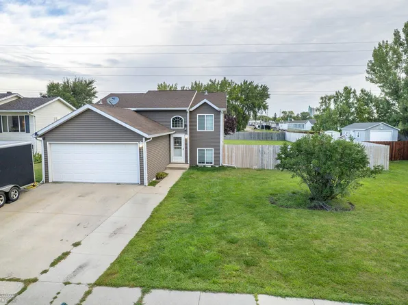 2102 2nd Ave E, West Fargo, ND 58078