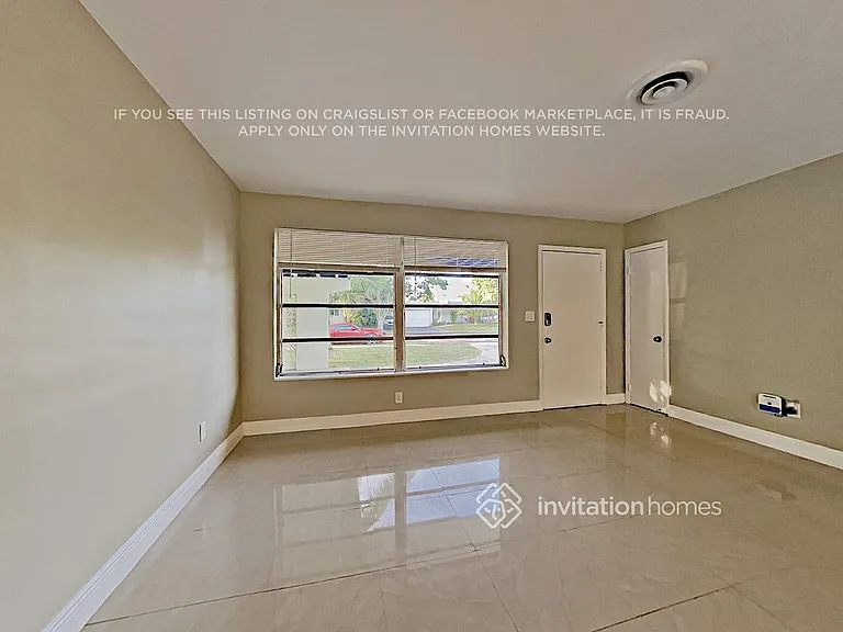 5560 SW 7th Ct — Photo 4