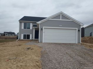 8170 Moonlight Creek Ln, Fowlerville, MI 48836