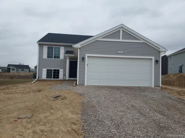 8170 Moonlight Creek Ln, Fowlerville, MI 48836