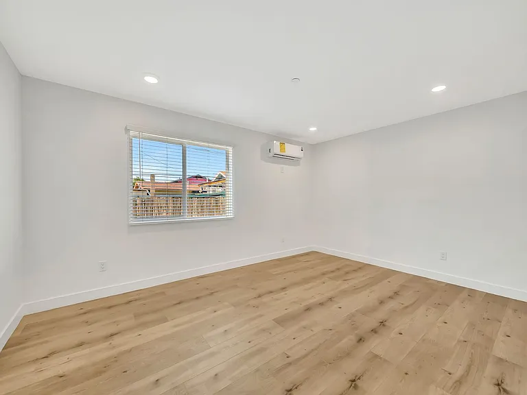 1584 W 37th St — Photo 11