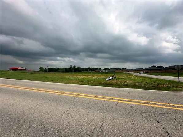 100 SW Duncan St #91, Gentry, AR 72734