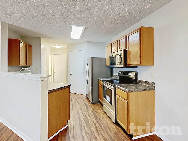 4475 Connaught East Dr — Photo 4