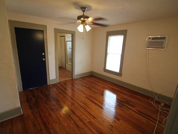 3rd image of 826 11th St N #3