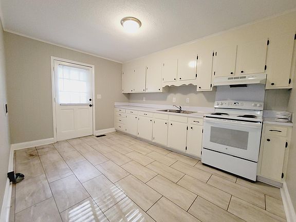 5th image of 104 Sunset Dr