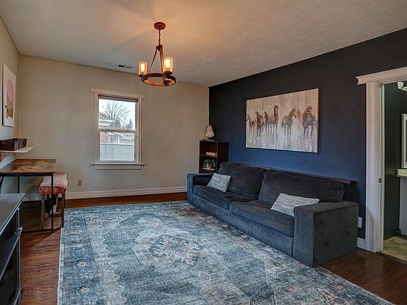 3rd image of 1027 E Wabash Ave