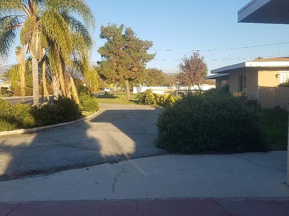 3rd image of 685 W Menlo Ave