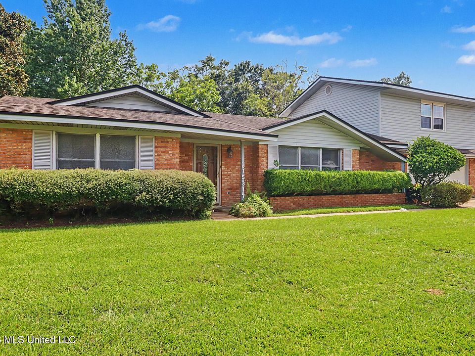 1st image of 15317 Parkwood Dr N