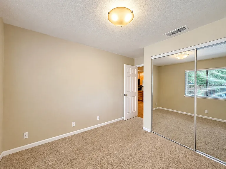 1114 Nord Ave #4 — Photo 10