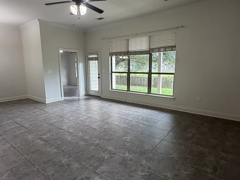 3001 Northbank Dr — Photo 15