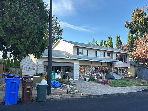 3rd image of 205 SE Olvera Ave