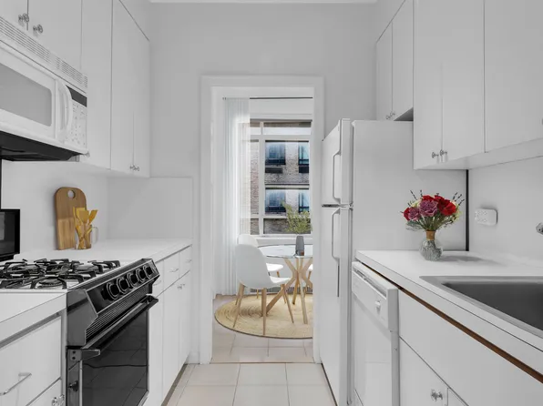 25 Central Park West image 2 of 11