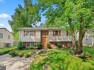 1100 Holmespun Dr, Pasadena, MD 21122