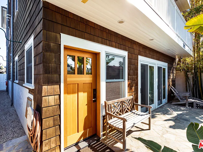 702 Pacific Ave — Photo 3