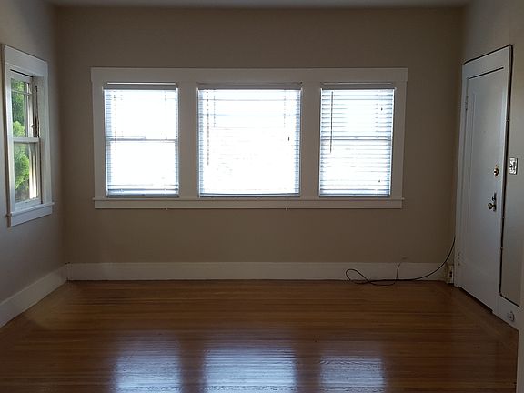 3rd image of 3918 Elston Ave APT 1