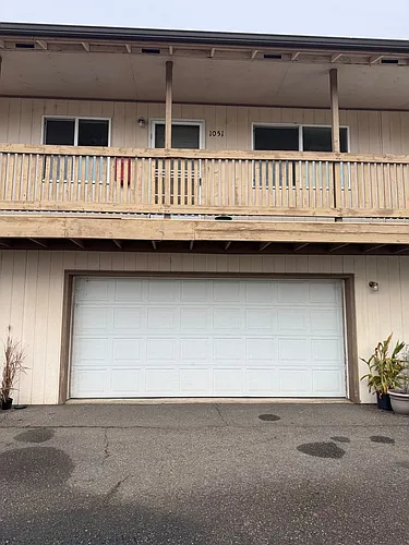 1049 W Lookingglass Rd Photo 1