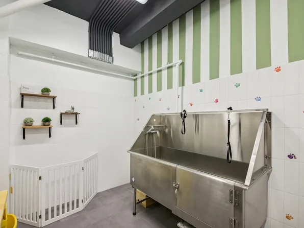 160 East 48th Street image 11 of 19