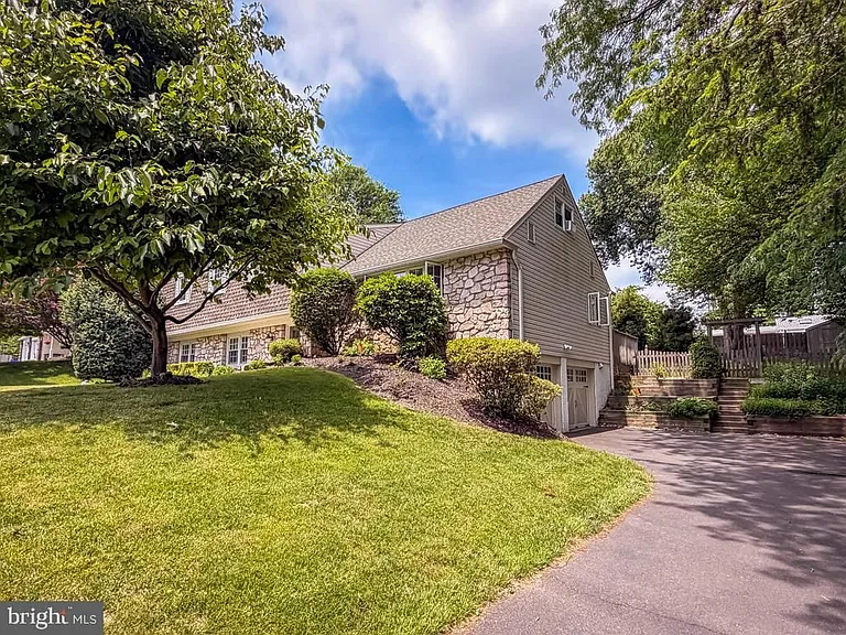 1168 Temple Dr — Photo 52
