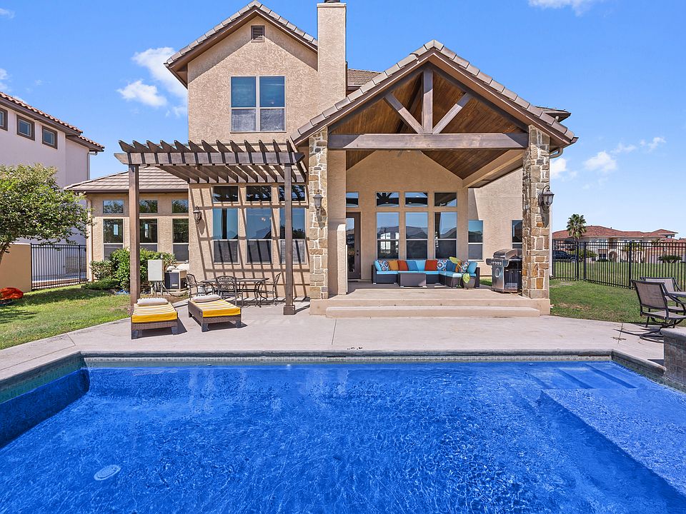 1st image of 313 Clearwater Dr