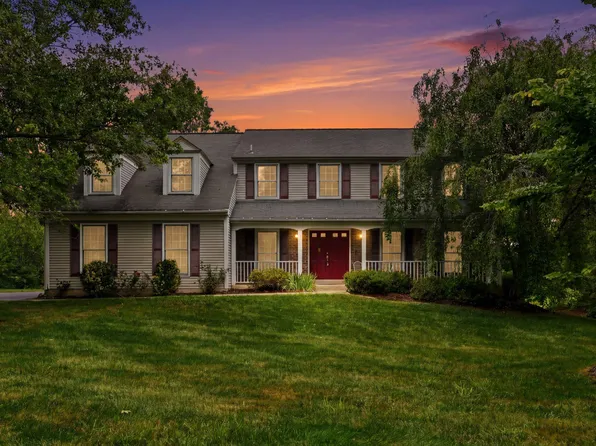 1032 Riva Ridge Dr, Great Falls, VA 22066