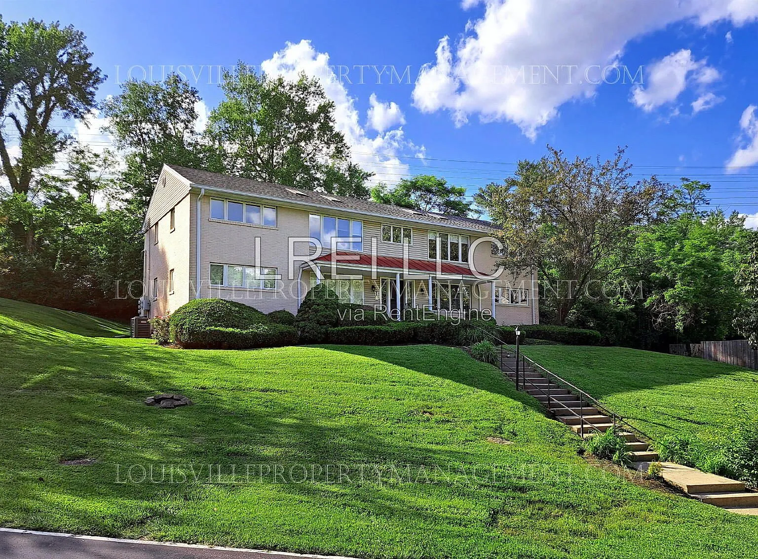 2 bed, 1.0 bath, 728 sqft, $1,395 — Photo 1