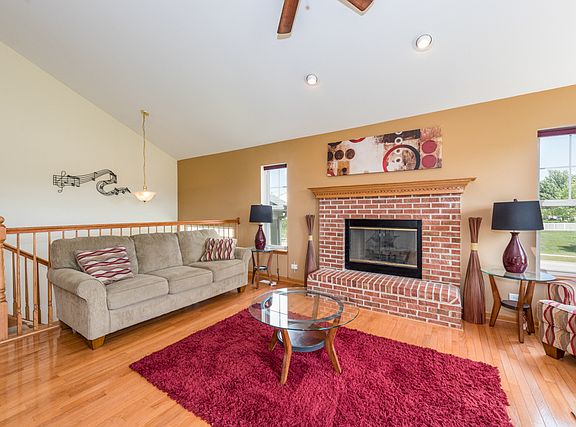 5th image of 1268 Park View Dr