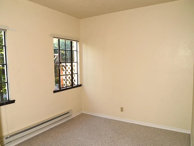 Second bedroom.