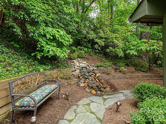 3rd image of 204 Greenleaf Dr