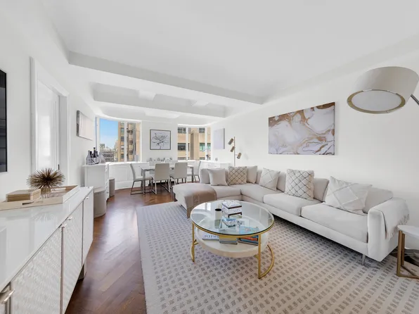 530 Park Avenue image 1 of 10