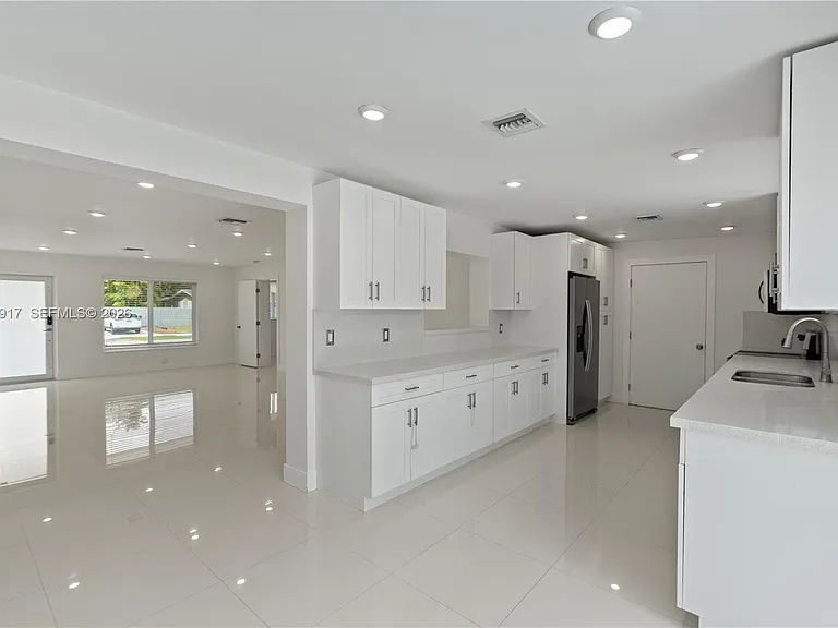 10501 SW 53rd St — Photo 31