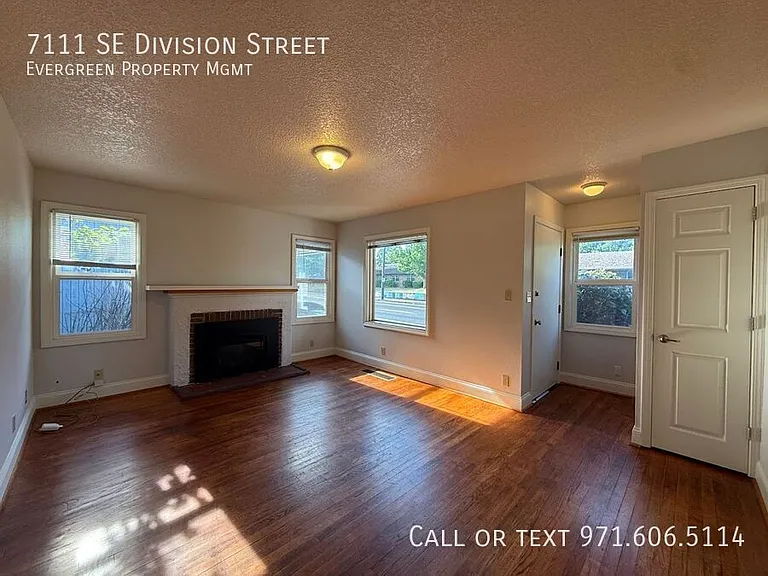 7111 SE Division St — Photo 5
