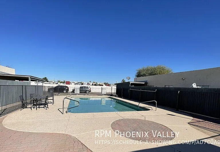 Glendale Groves — Photo 4