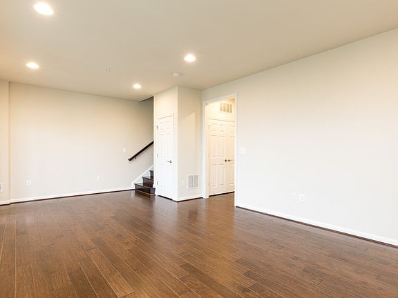 4th image of 10082 Wincopia Farms Way