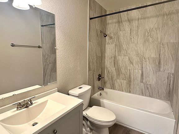 4th image of 1910 Dublin Blvd #5