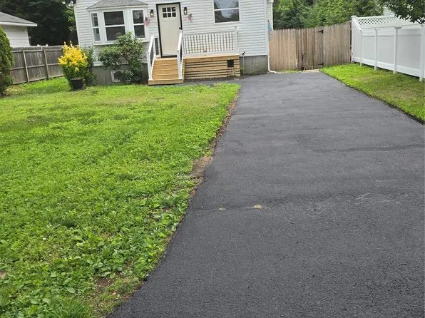 80 Oakdale Avenue, Selden, NY 11784