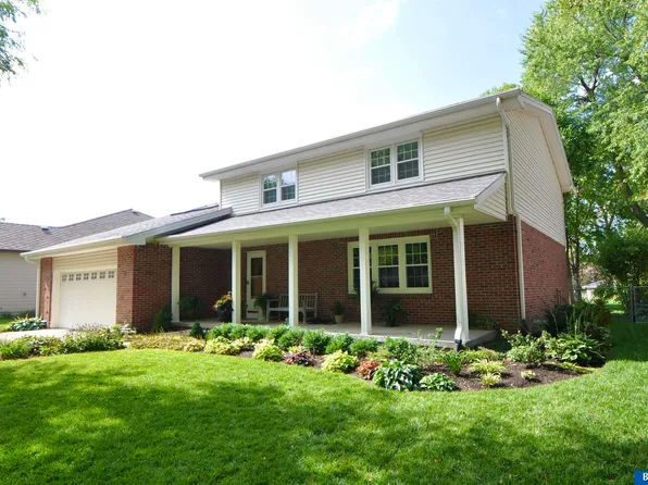 5915 Rolling Hills Blvd, Lincoln, NE 68512